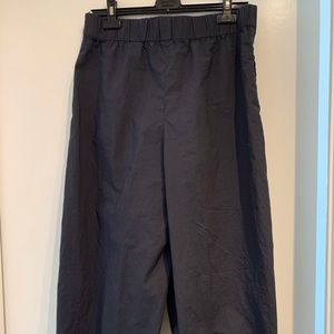 COS light weight barrel leg pant.